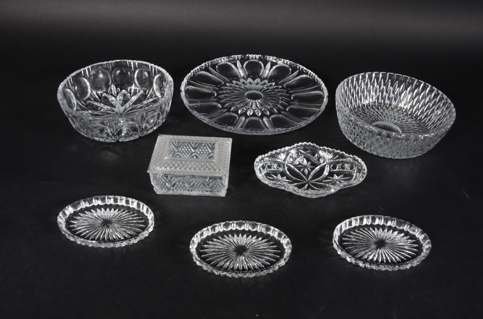 Diversas peças de cristal lapidado, sendo 2 bowls, prato para bolo... - foto 1 de 8