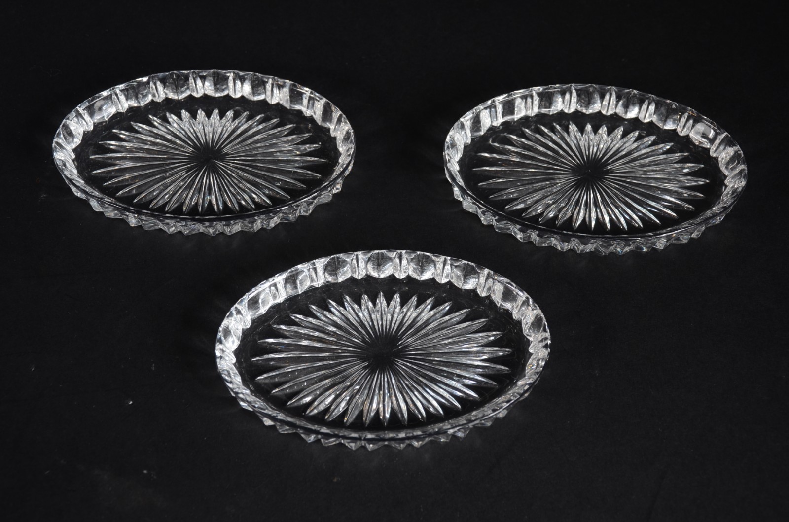 Diversas peças de cristal lapidado, sendo 2 bowls, prato para bolo... - foto 2 de 8