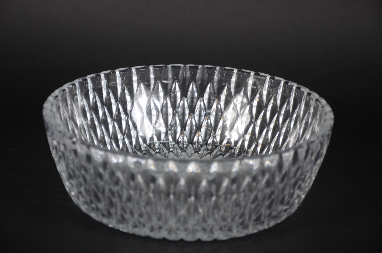 Diversas peças de cristal lapidado, sendo 2 bowls, prato para bolo... - foto 6 de 8