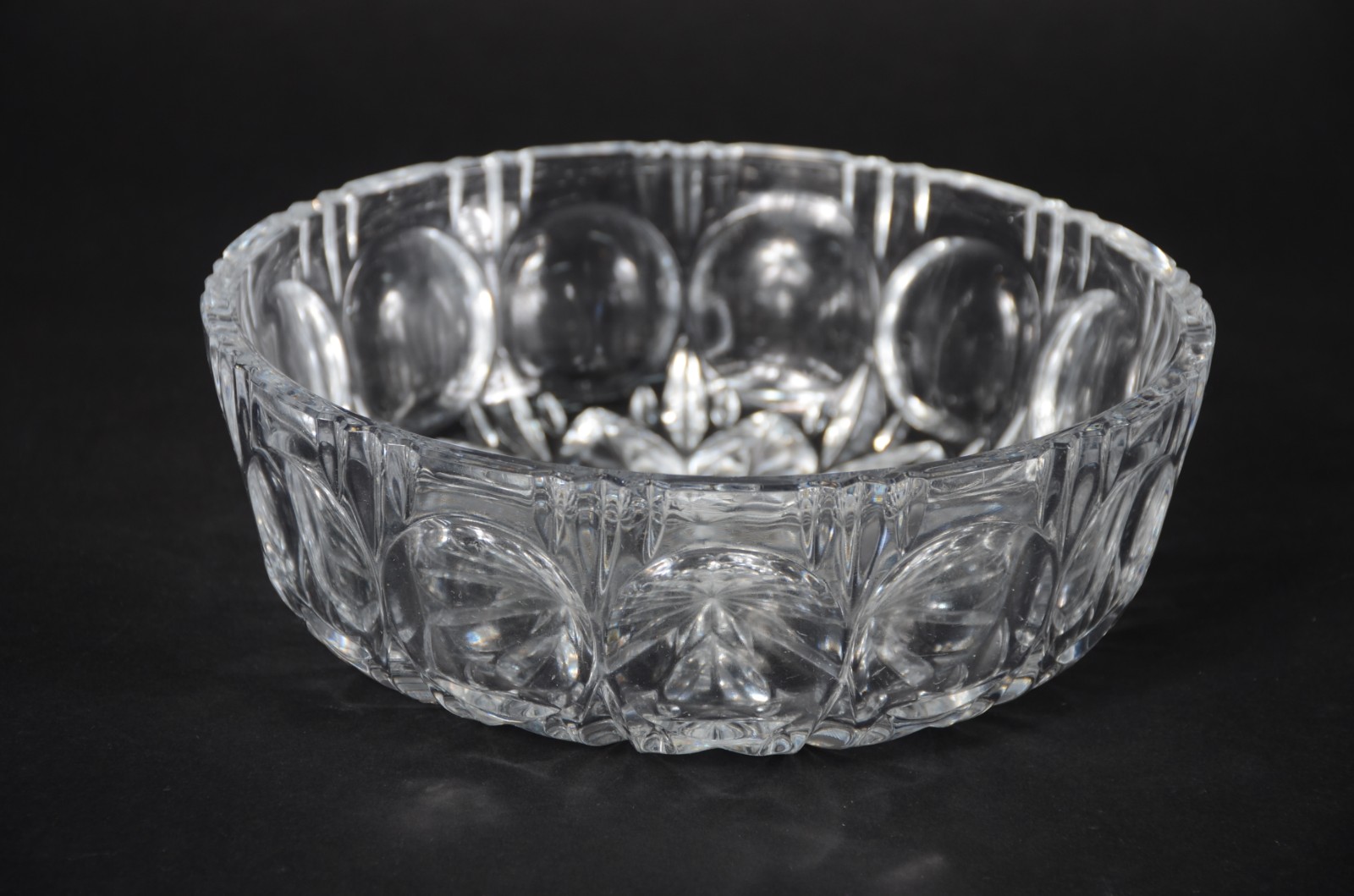 Diversas peças de cristal lapidado, sendo 2 bowls, prato para bolo... - foto 7 de 8