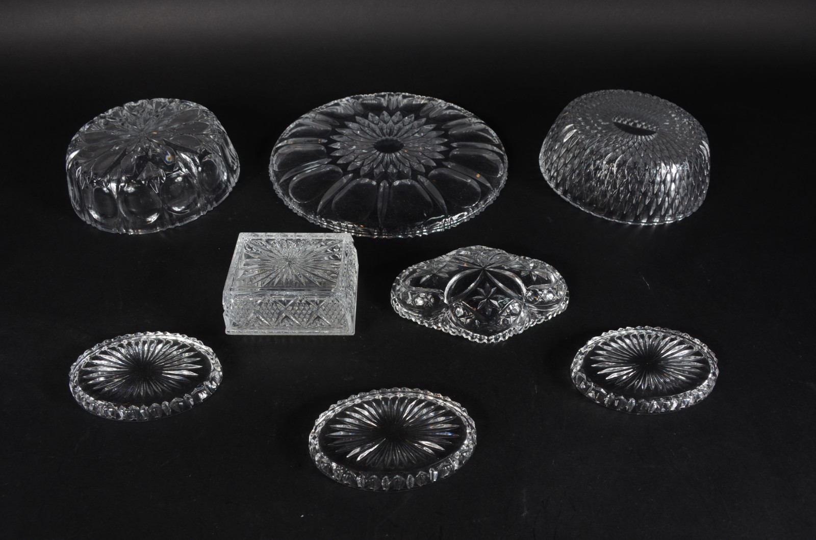 Diversas peças de cristal lapidado, sendo 2 bowls, prato para bolo... - foto 8 de 8