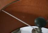 Par de abatjoures de metal com cúpulas de perga... - Par de abatjoures de metal com cúpulas de pergaminho (metal com desgastes e cúpulas com defeitos e amassados).