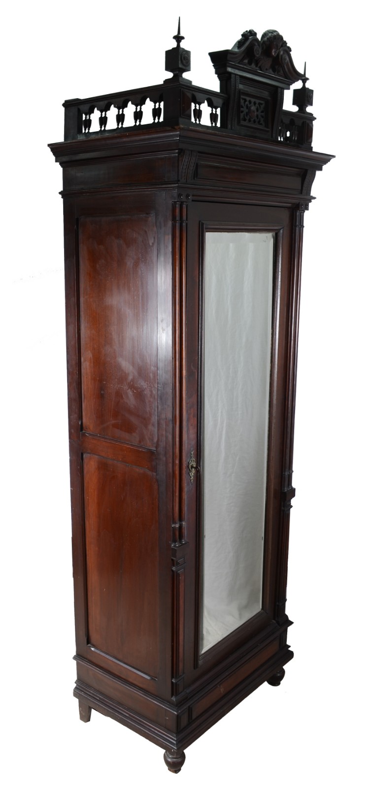 Armário de madeira nobre, porta com espelho de cristal bisotado... - foto 1 de 8