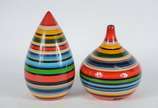 Duas peças decorativas de cerâmica listrada col... - Duas peças decorativas de cerâmica listrada colorida