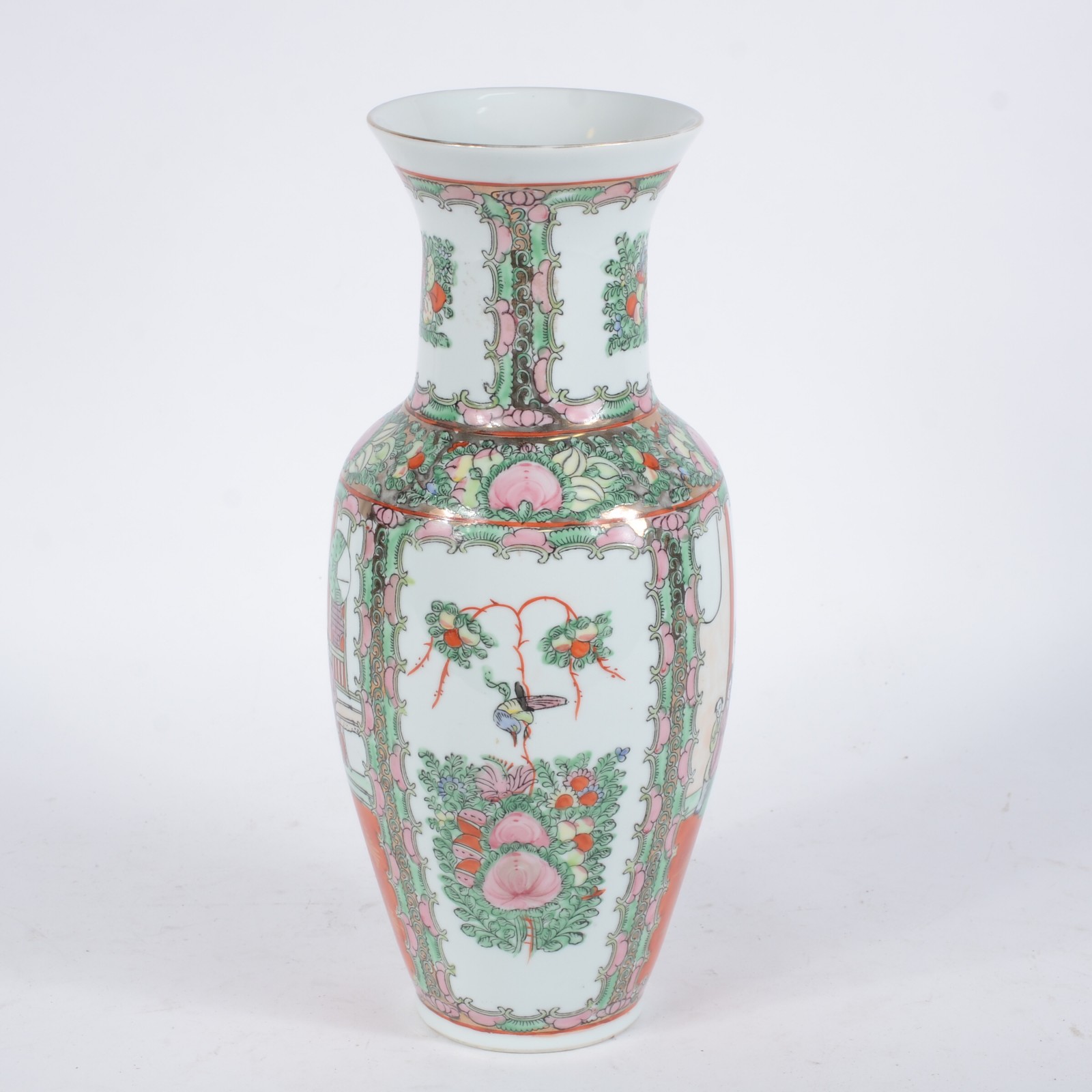 Vaso de pocelana japonesa decorada com figuras tipicas em policromia. - foto 2 de 5