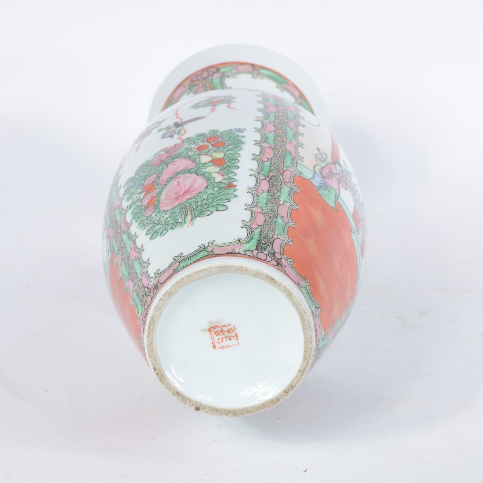 Vaso de pocelana japonesa decorada com figuras tipicas em policromia. - foto 4 de 5