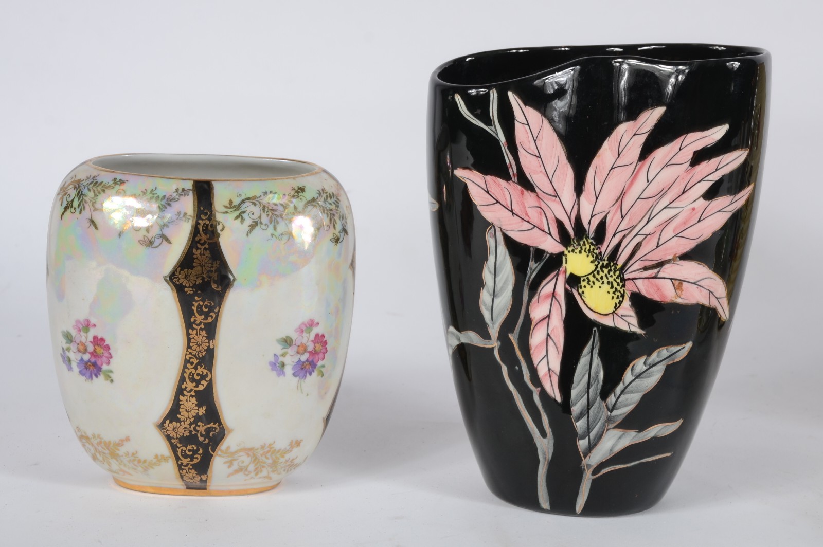Vinte e quatro peças diversas, sendo: caneca de porcelana do... - foto 2 de 11