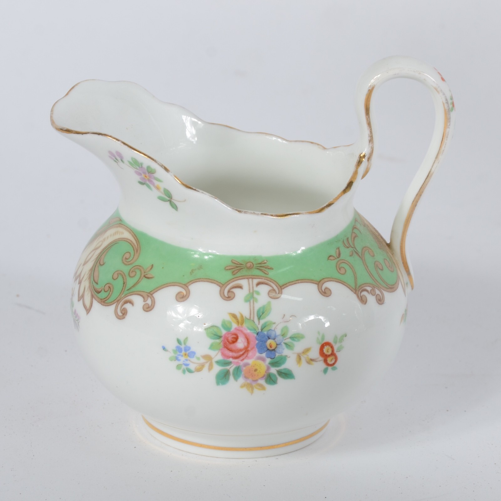 Vinte e quatro peças diversas, sendo: caneca de porcelana do... - foto 5 de 11