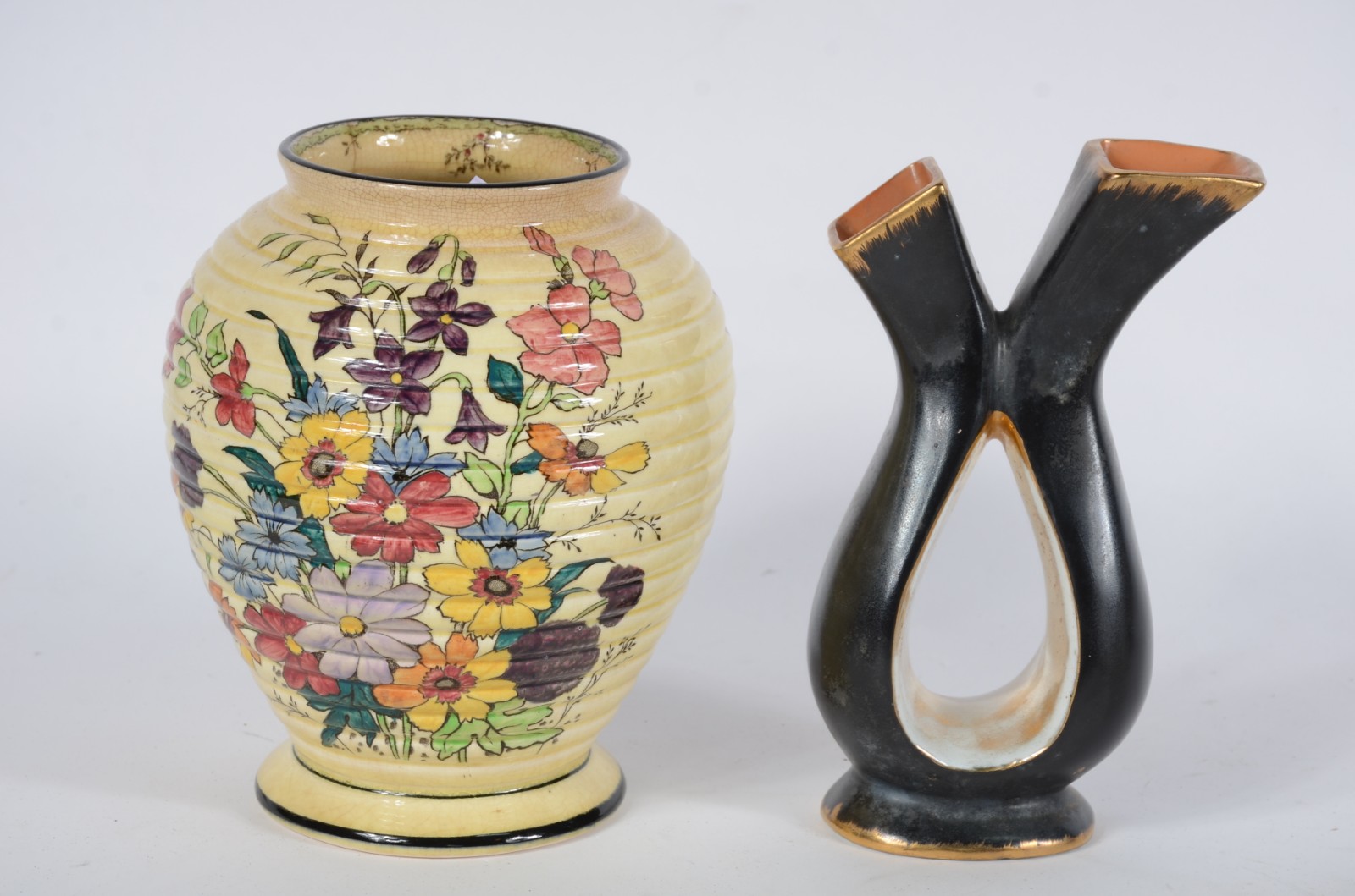 Vinte e quatro peças diversas, sendo: caneca de porcelana do... - foto 6 de 11