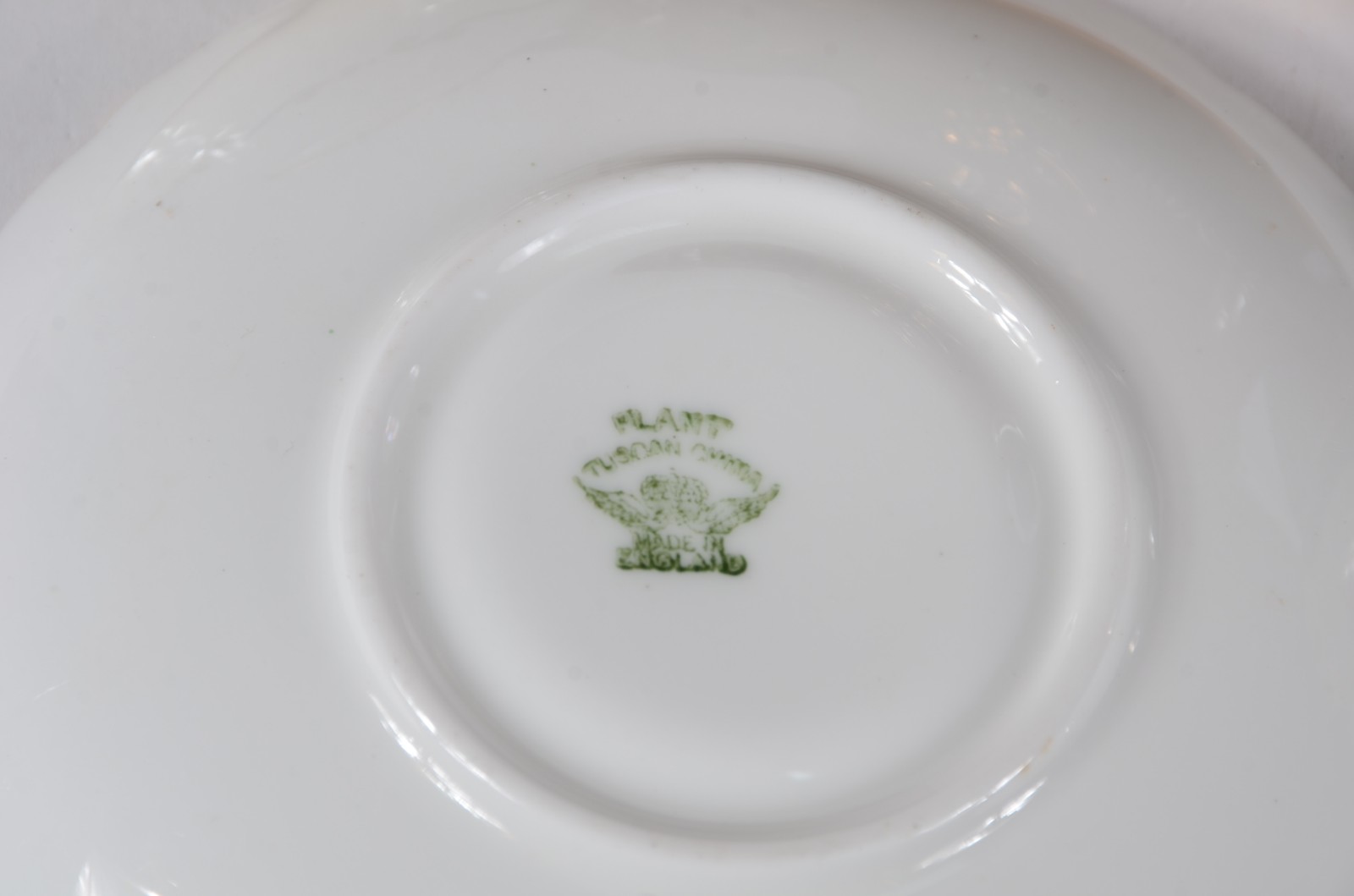 Vinte e quatro peças diversas, sendo: caneca de porcelana do... - foto 10 de 11