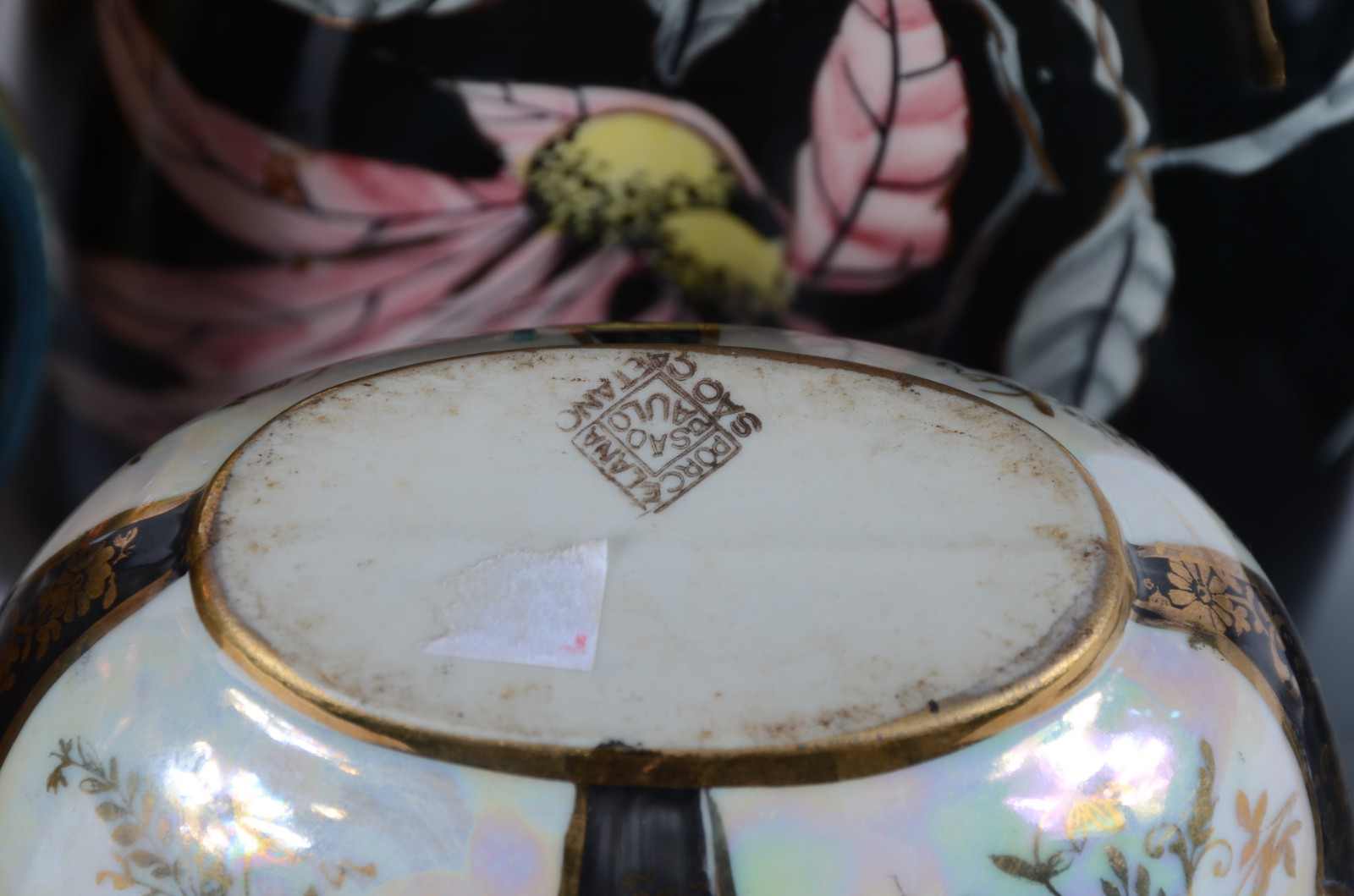 Vinte e quatro peças diversas, sendo: caneca de porcelana do... - foto 11 de 11