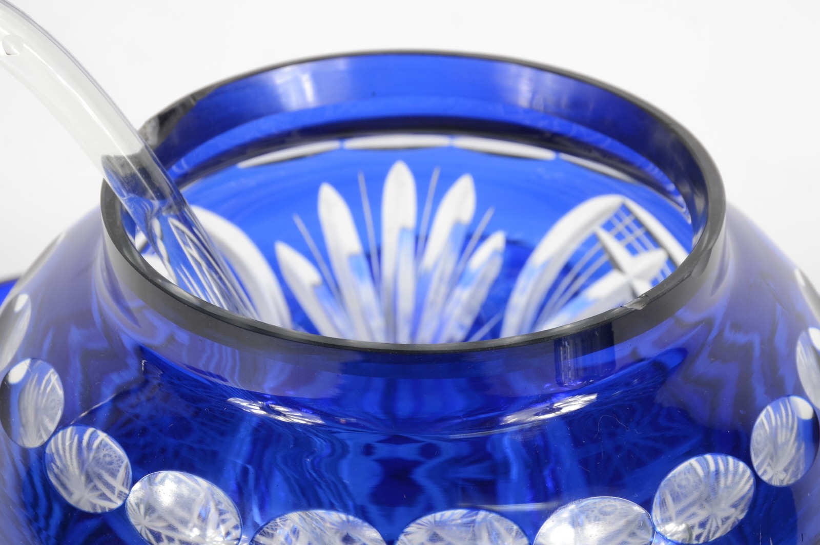 Poncheira de cristal double azul lapidado com 10 canecas e concha... - foto 3 de 8