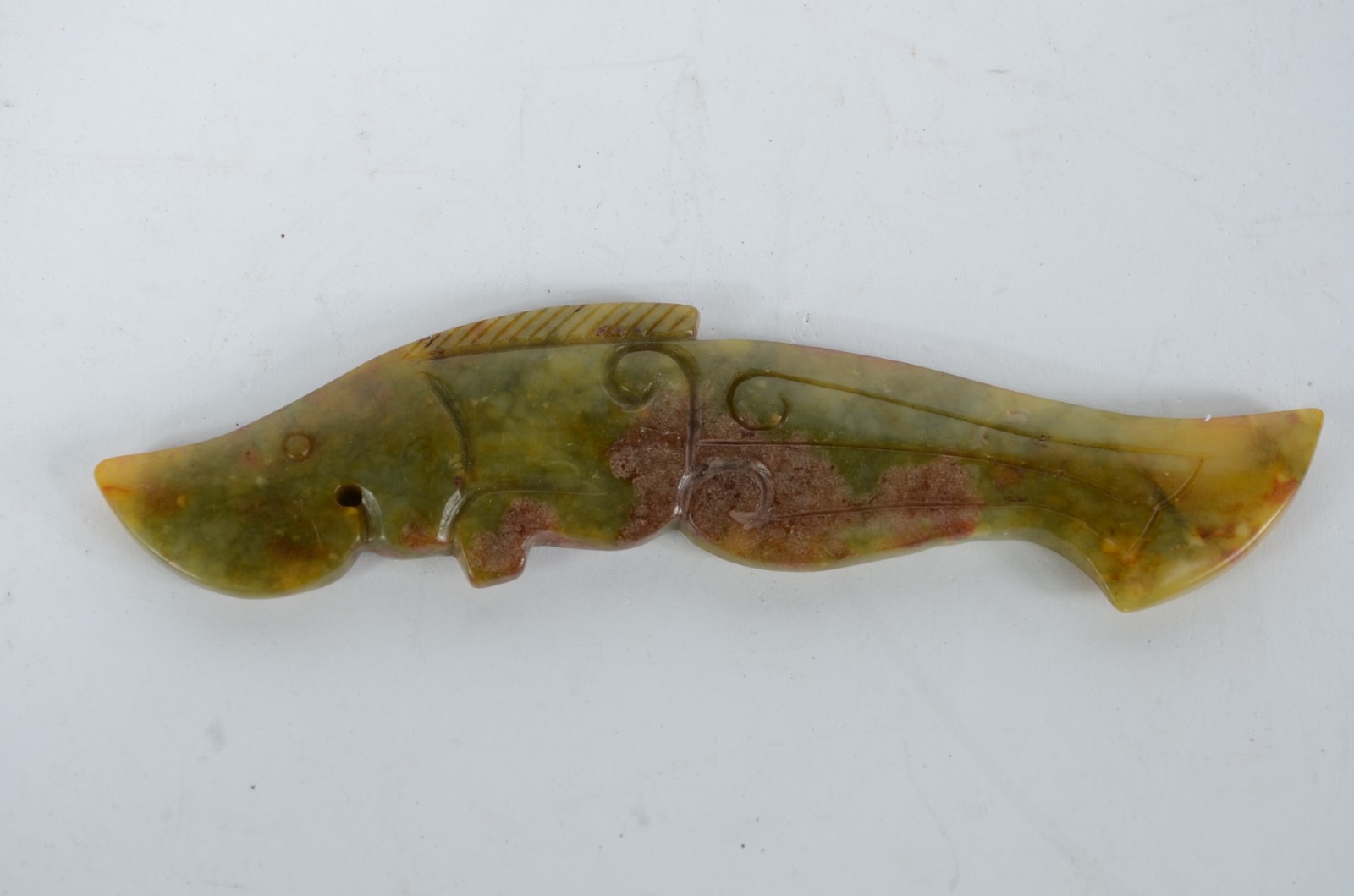 Escultura chinesa em jade amarelo esverdeado com manchas... - foto 1 de 4