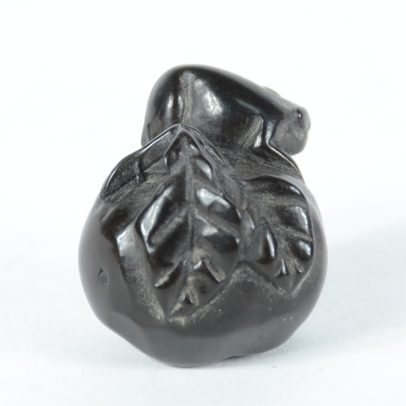 Raro netsuke em “Umoregi”, tipo de lignito, turfa fossilizada muito... - foto 2 de 5