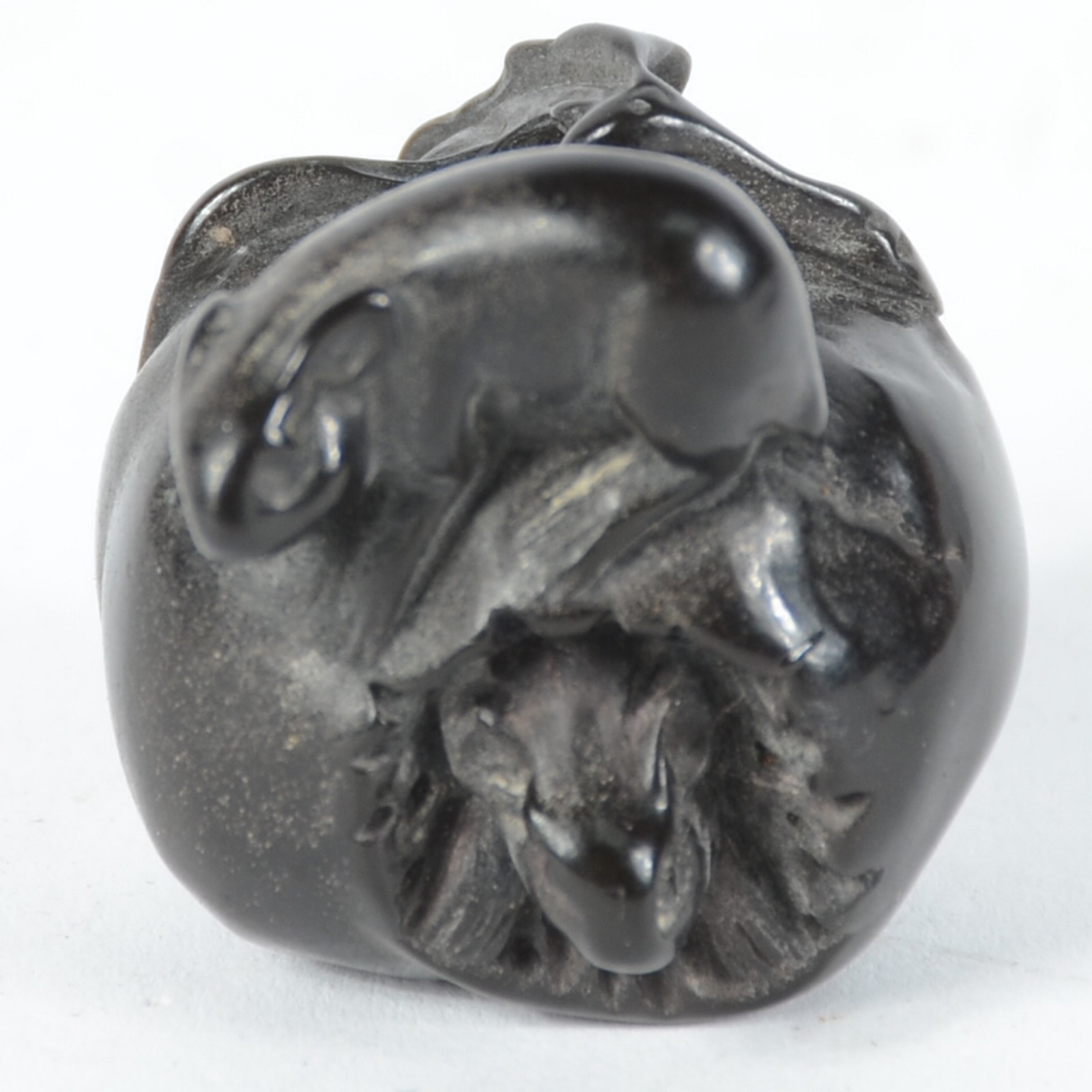 Raro netsuke em “Umoregi”, tipo de lignito, turfa fossilizada muito... - foto 3 de 5