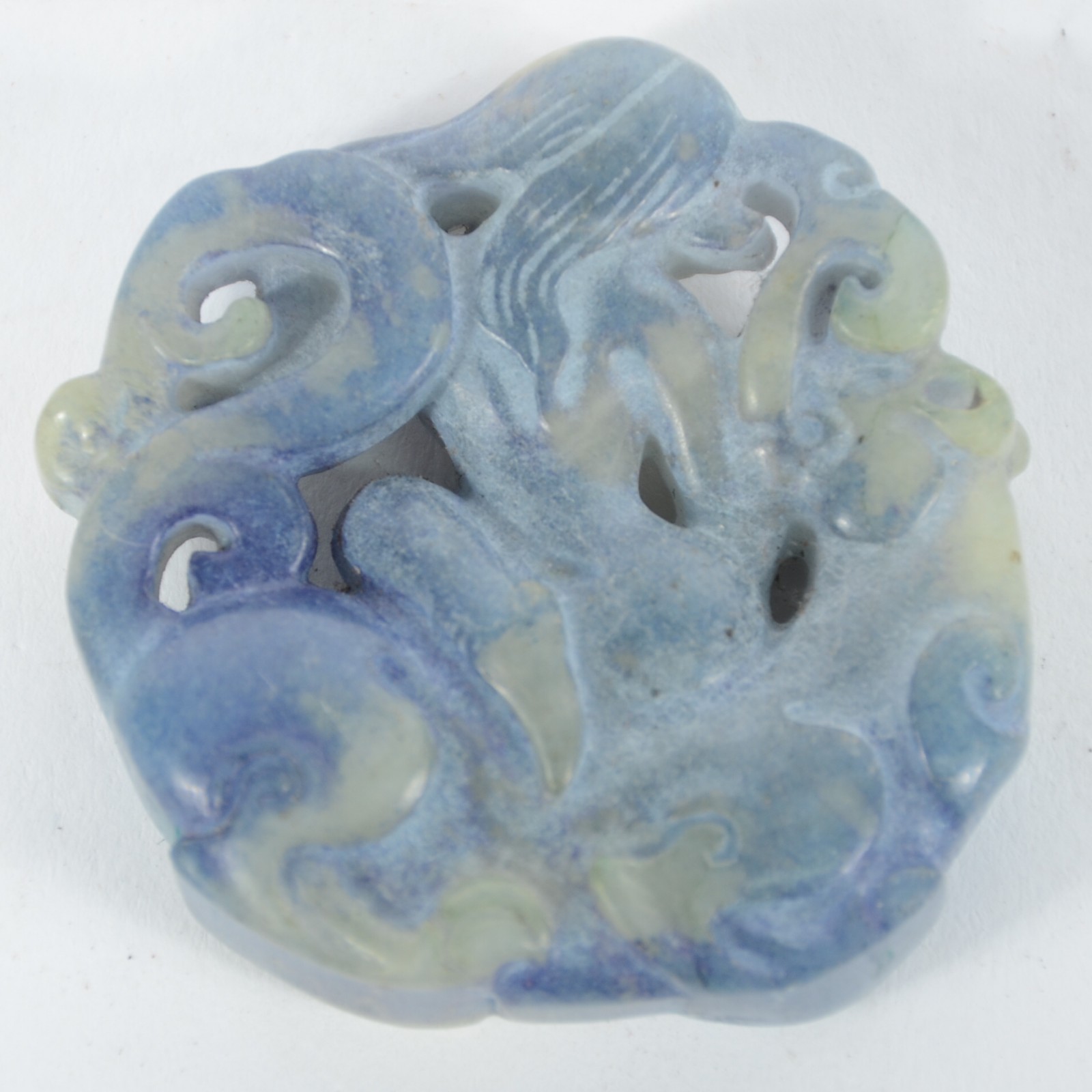 Antigo e raro adorno circular chinês em jade translúcido de cor azul... - foto 2 de 2