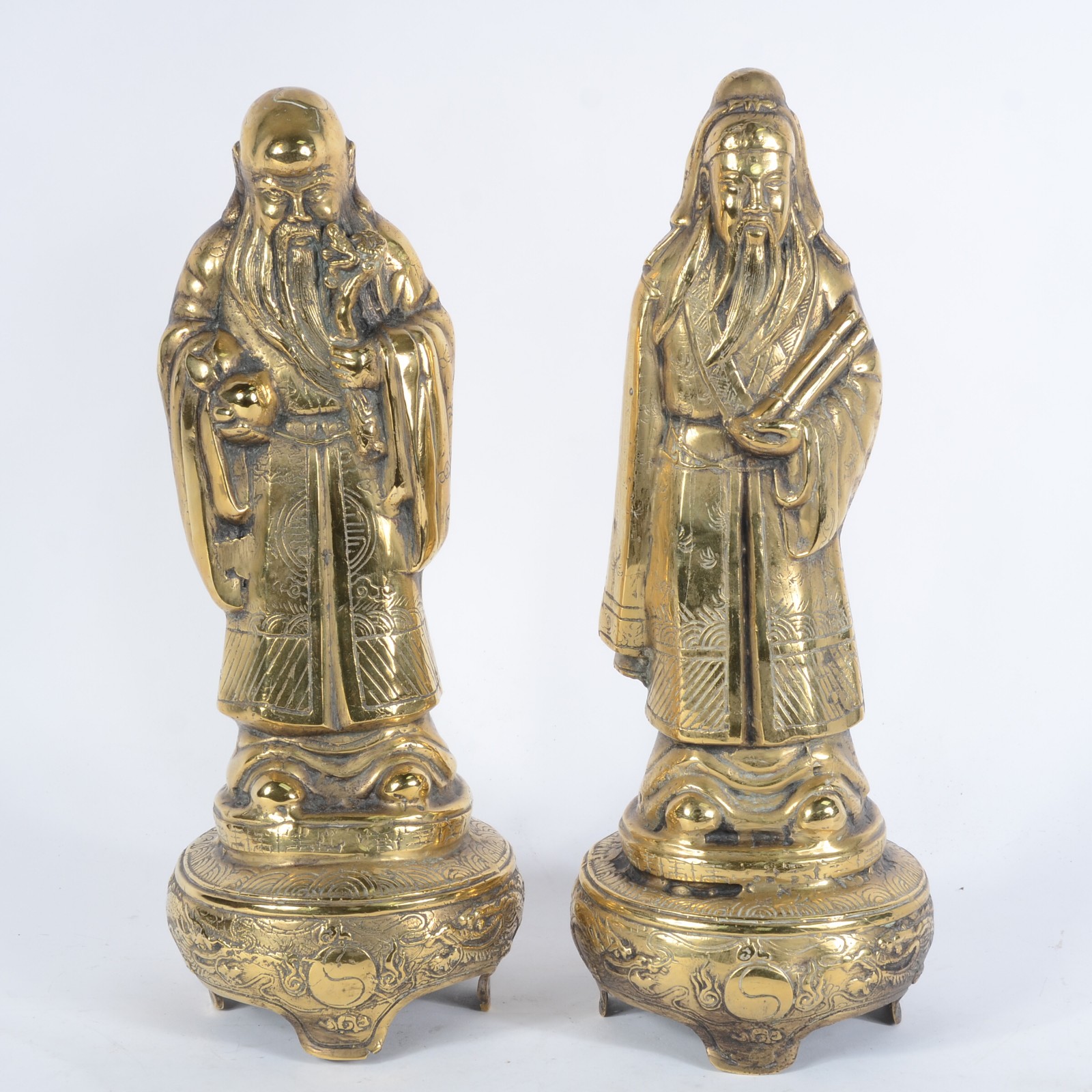 Par de esculturas de bronze oriental representando figura masculina... - foto 1 de 8