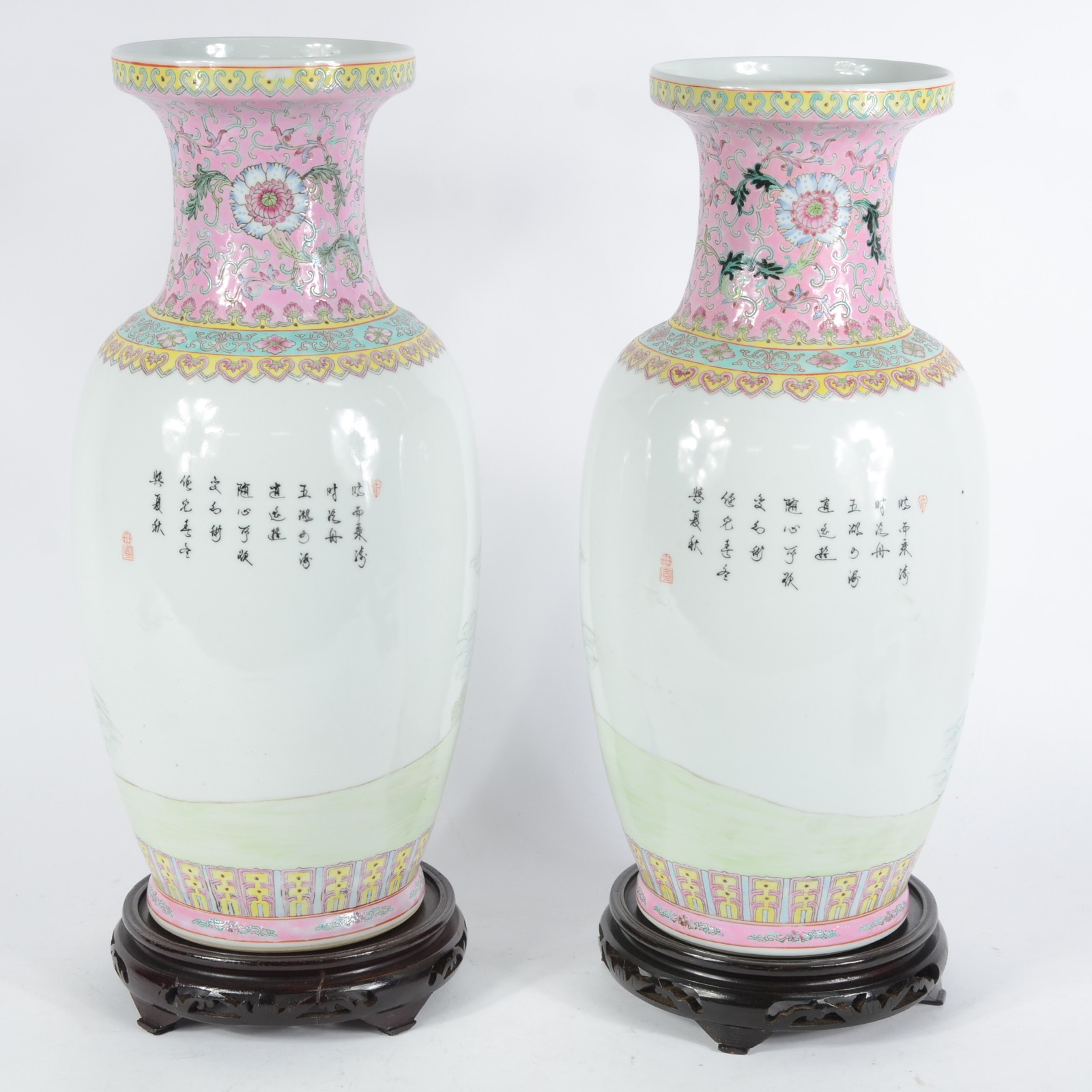 Par de vasos de porcelana chinesa decorados com figuras típicas em... - foto 2 de 8