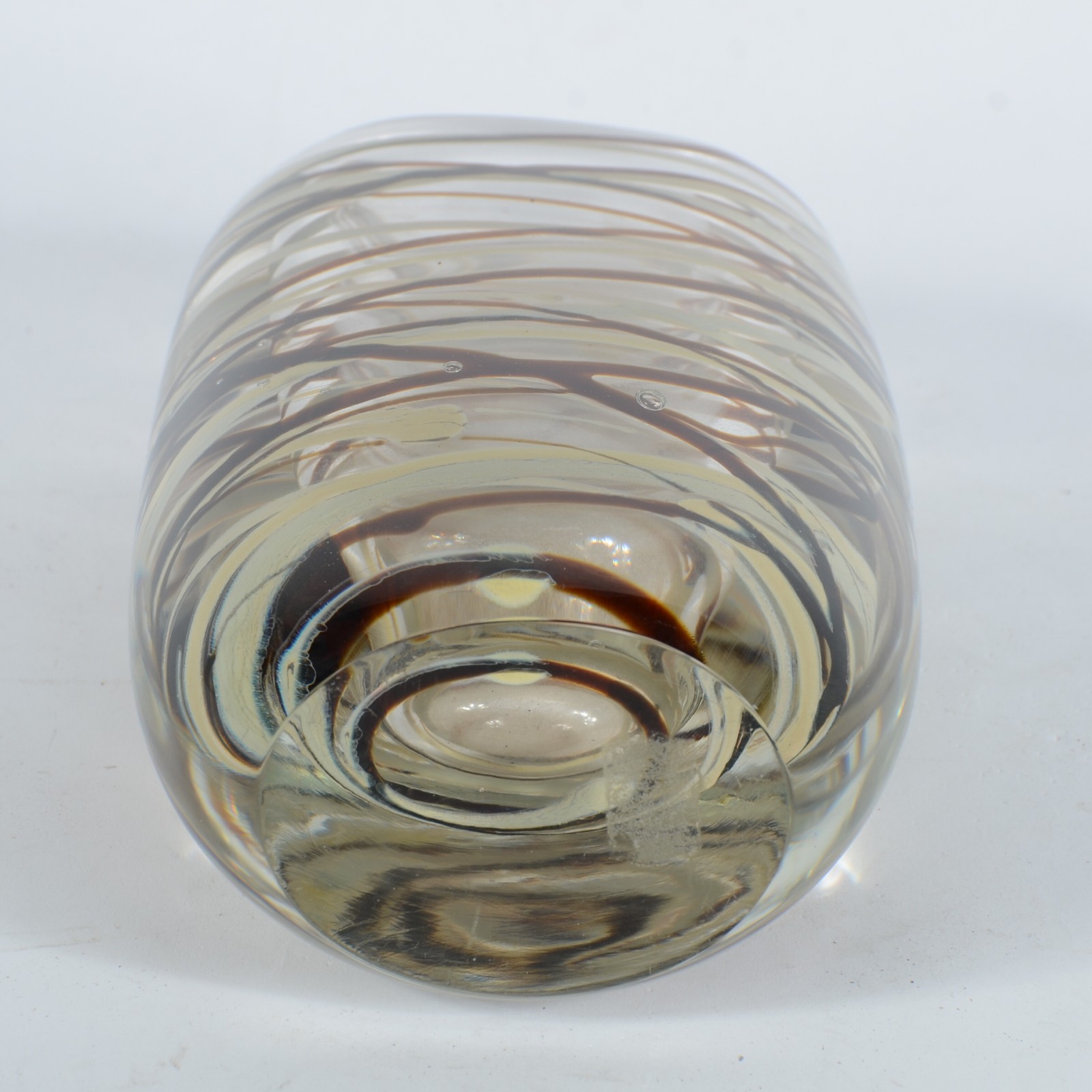 Vaso de murano com listras mescladas de marrom e bege. - foto 4 de 4
