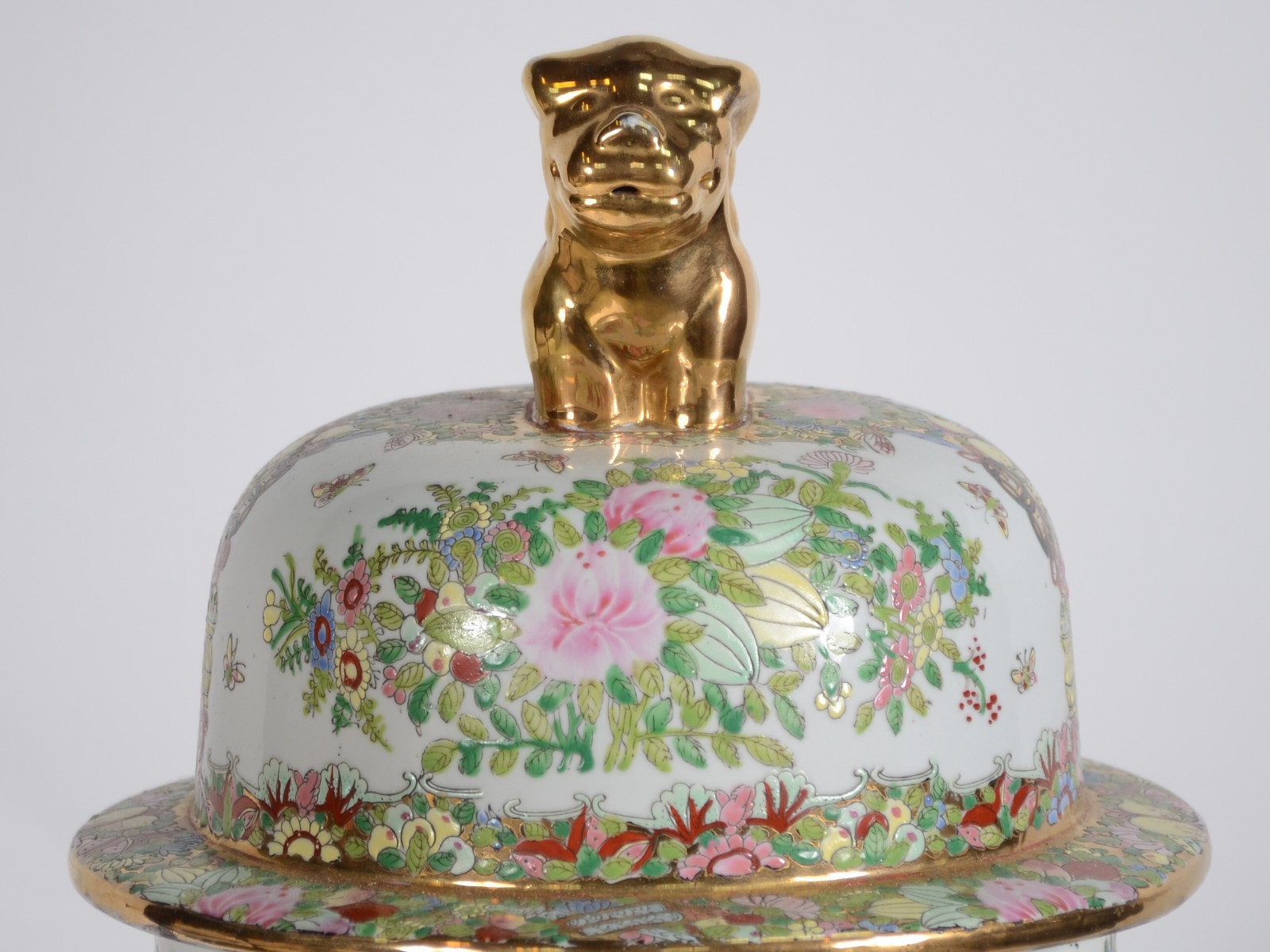 Grande potiche de porcelana oriental decorada com flores em... - foto 4 de 9