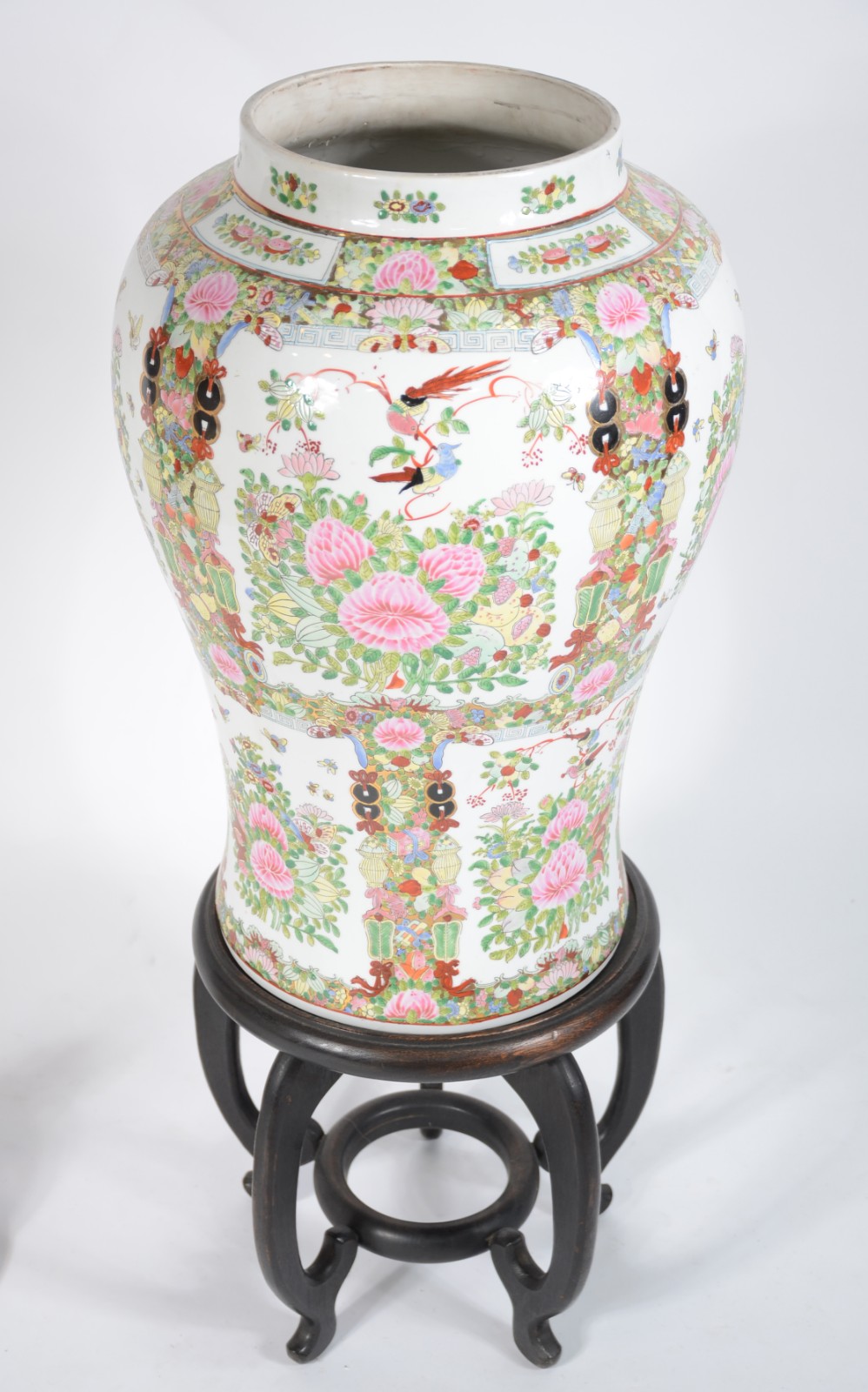 Grande potiche de porcelana oriental decorada com flores em... - foto 3 de 9