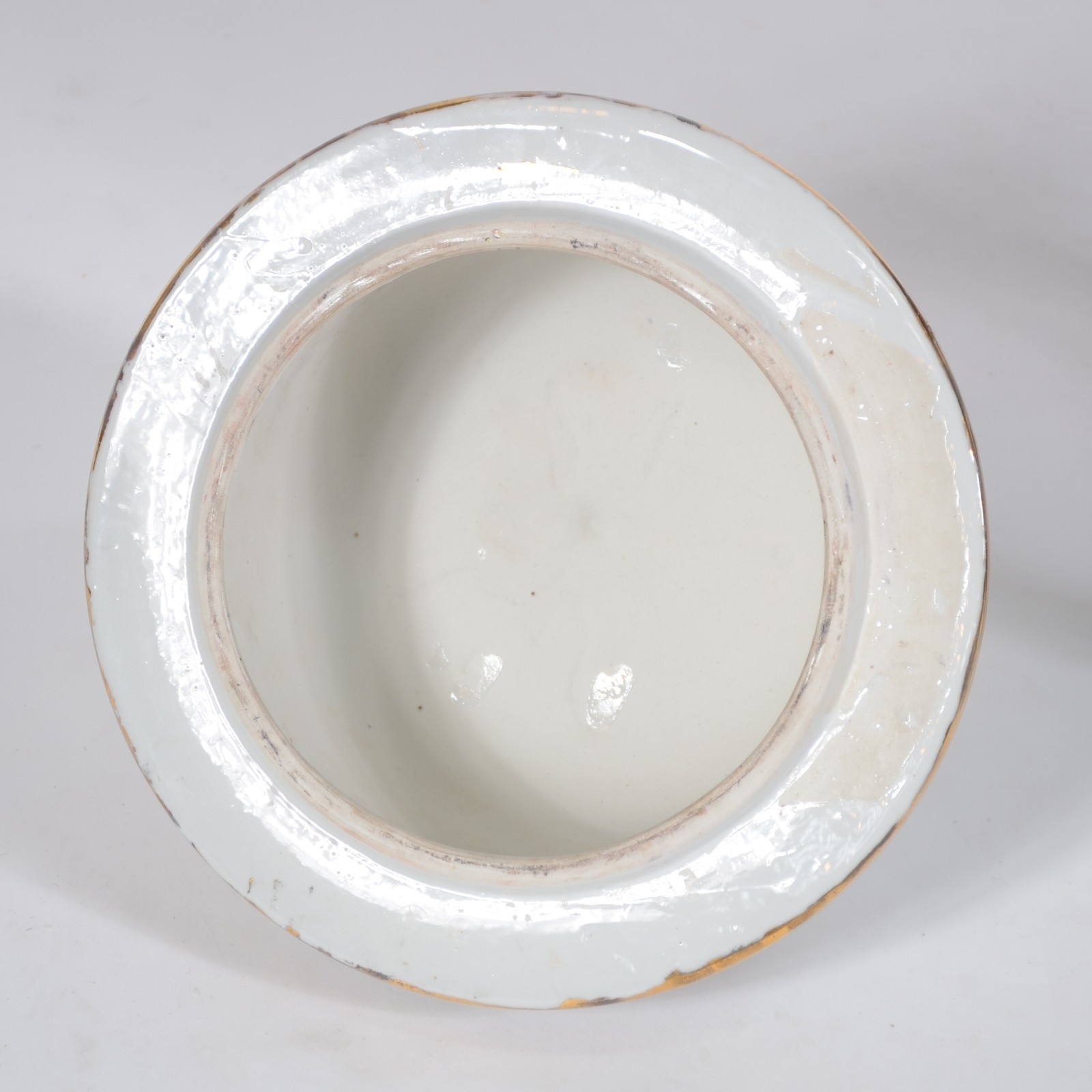Grande potiche de porcelana oriental decorada com flores em... - foto 8 de 9