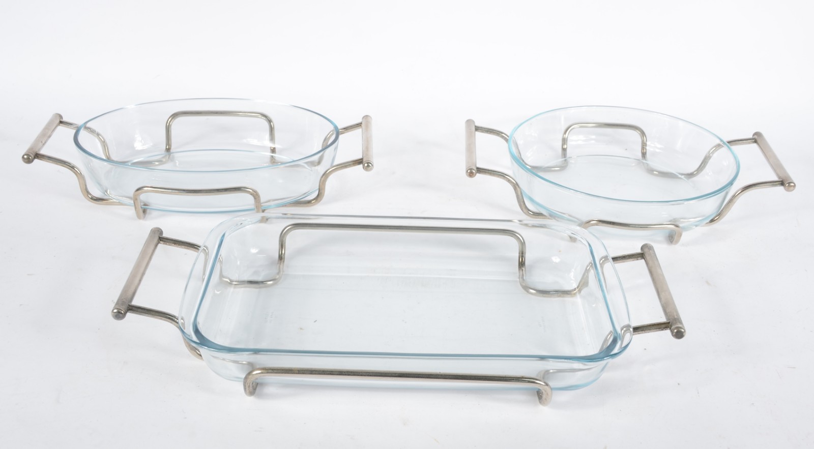 Três porta pirex sendo um retangular, um oval e um redondo, com bases... - foto 2 de 5