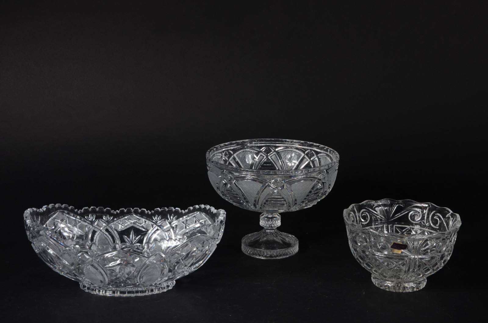 Três fruteiras de cristal europeu, diversos modelos e lapidações. - foto 1 de 11