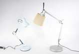 Duas luminárias articuladas, modelos diferentes... - Duas luminárias articuladas, modelos diferentes (desgastes)