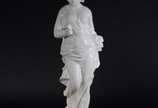 Primavera - Escultura de ceramica vitrificada branca representando figura feminina