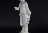 Primavera - Escultura de ceramica vitrificada branca representando figura feminina