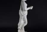 Primavera - Escultura de ceramica vitrificada branca representando figura feminina