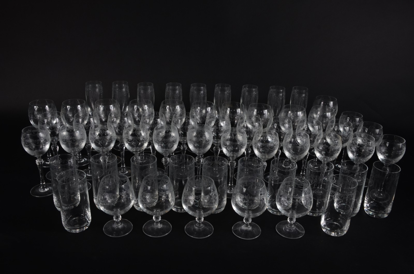 Serviço de cristal tcheco lavrado com guirlndas, composto de: 9... - foto 1 de 2