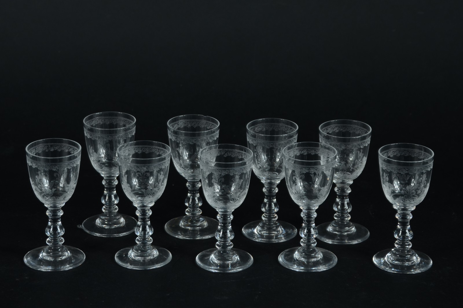 Conjunto com 9 cálices para licor de cristal frances lavrado - foto 1 de 5