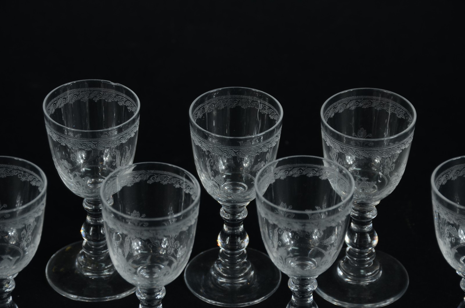 Conjunto com 9 cálices para licor de cristal frances lavrado - foto 2 de 5