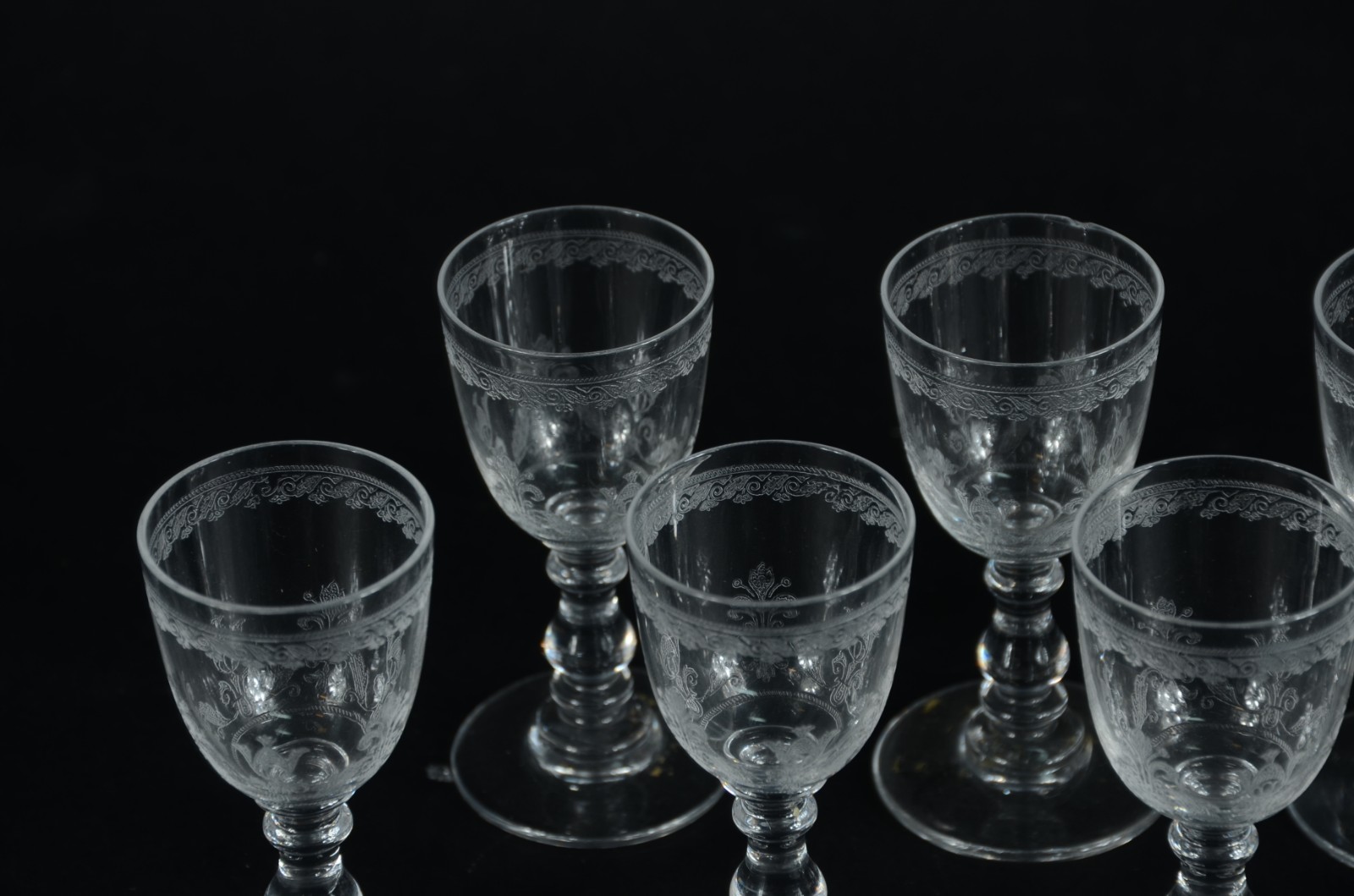 Conjunto com 9 cálices para licor de cristal frances lavrado - foto 3 de 5