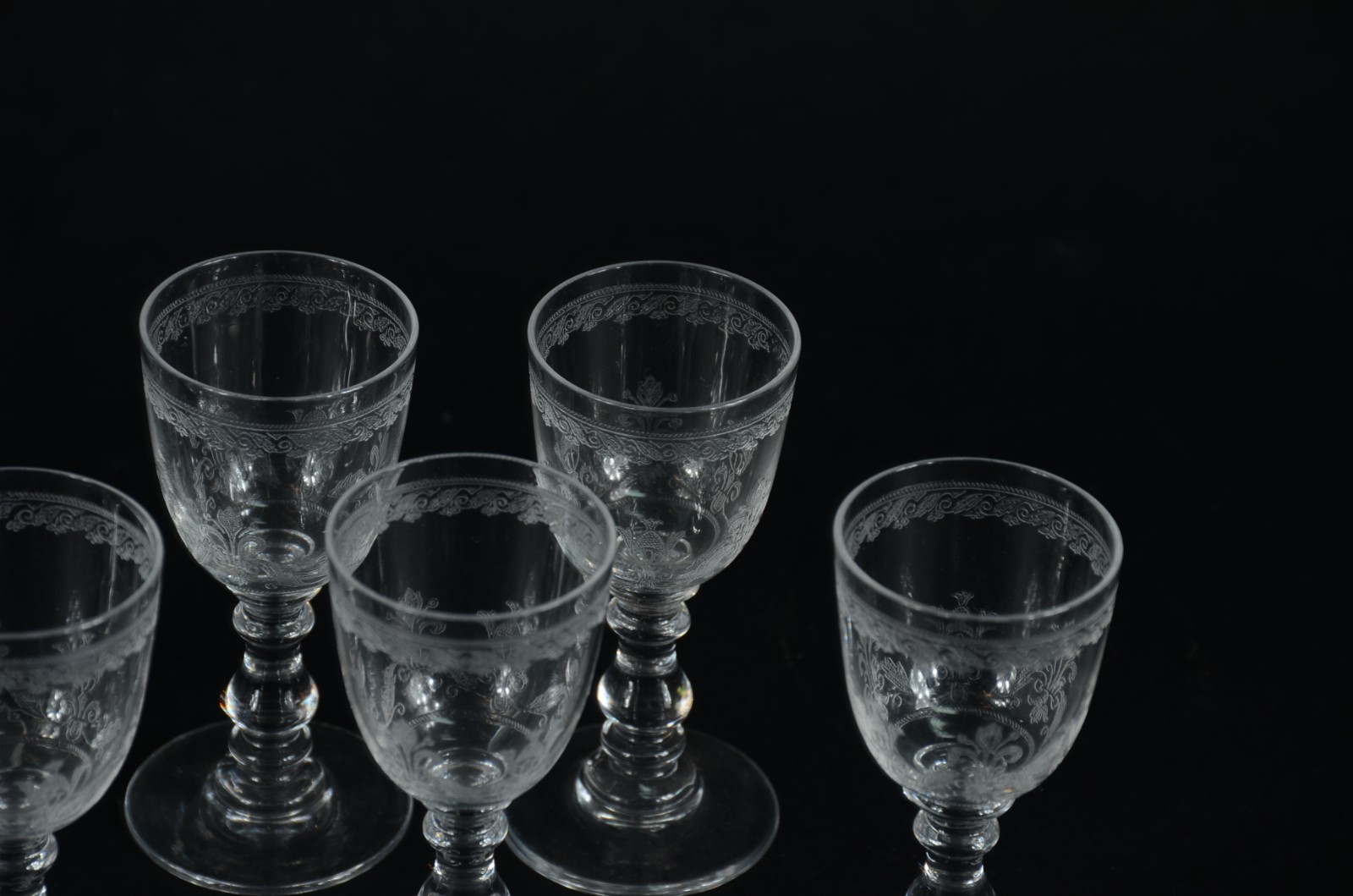 Conjunto com 9 cálices para licor de cristal frances lavrado - foto 4 de 5