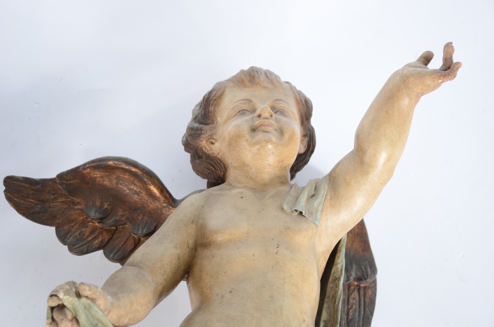 Par de belíssimas esculturas de madeira entalhada e policromada... - foto 3 de 10