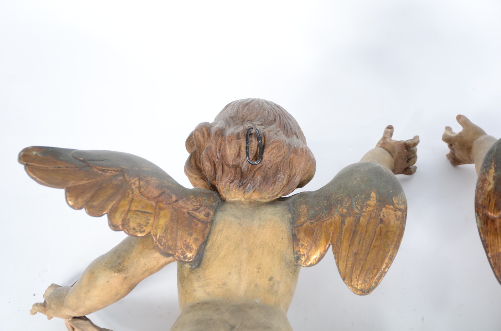 Par de belíssimas esculturas de madeira entalhada e policromada... - foto 7 de 10