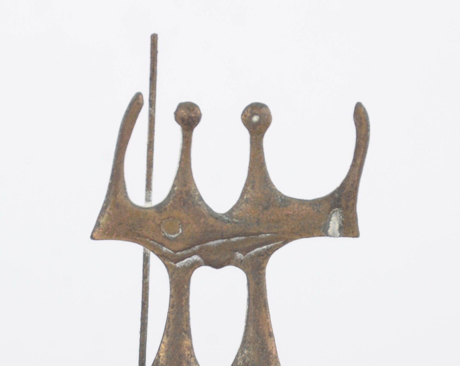 Souvenir de Brasilia com escultura de metal representando Candangos... - foto 2 de 8