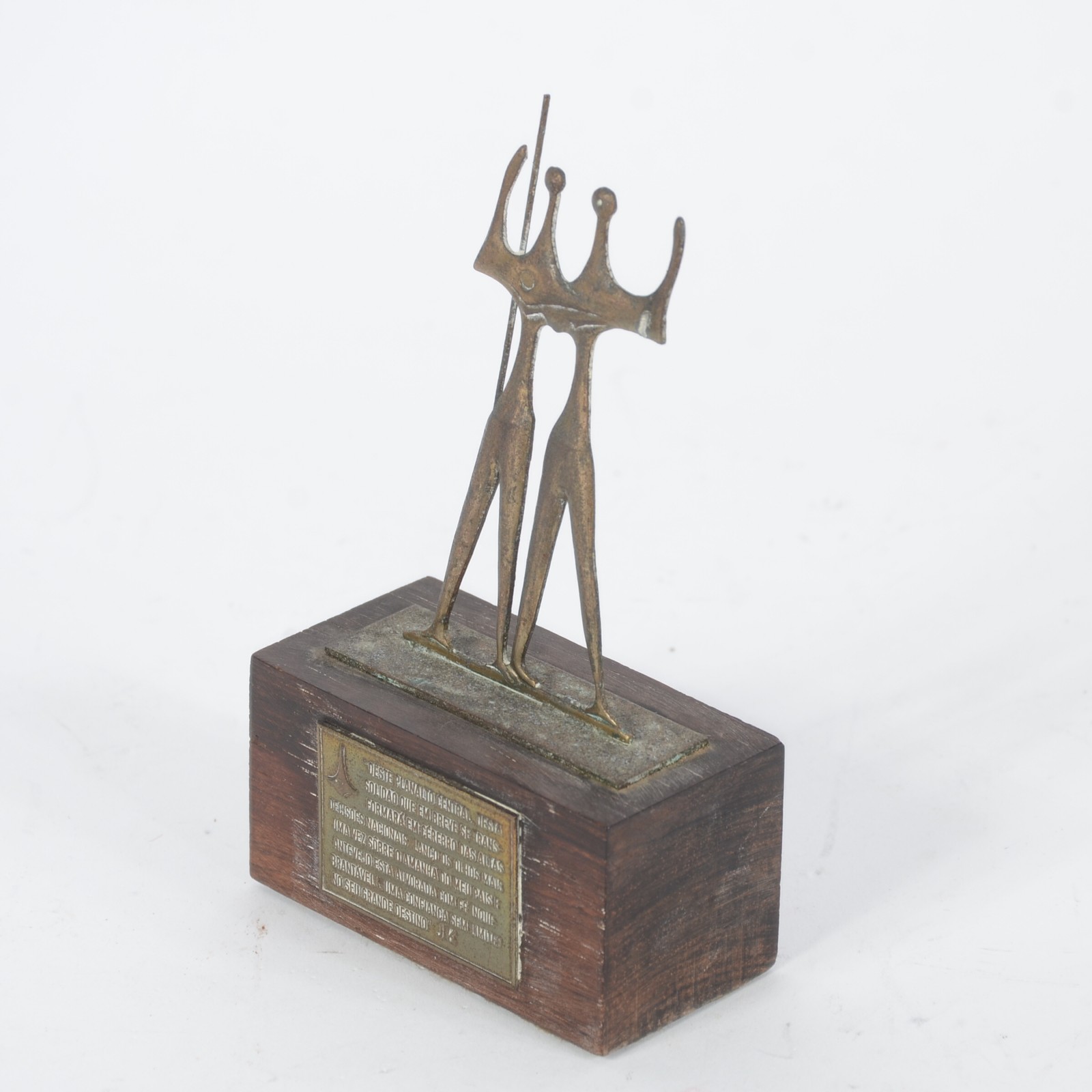 Souvenir de Brasilia com escultura de metal representando Candangos... - foto 3 de 8