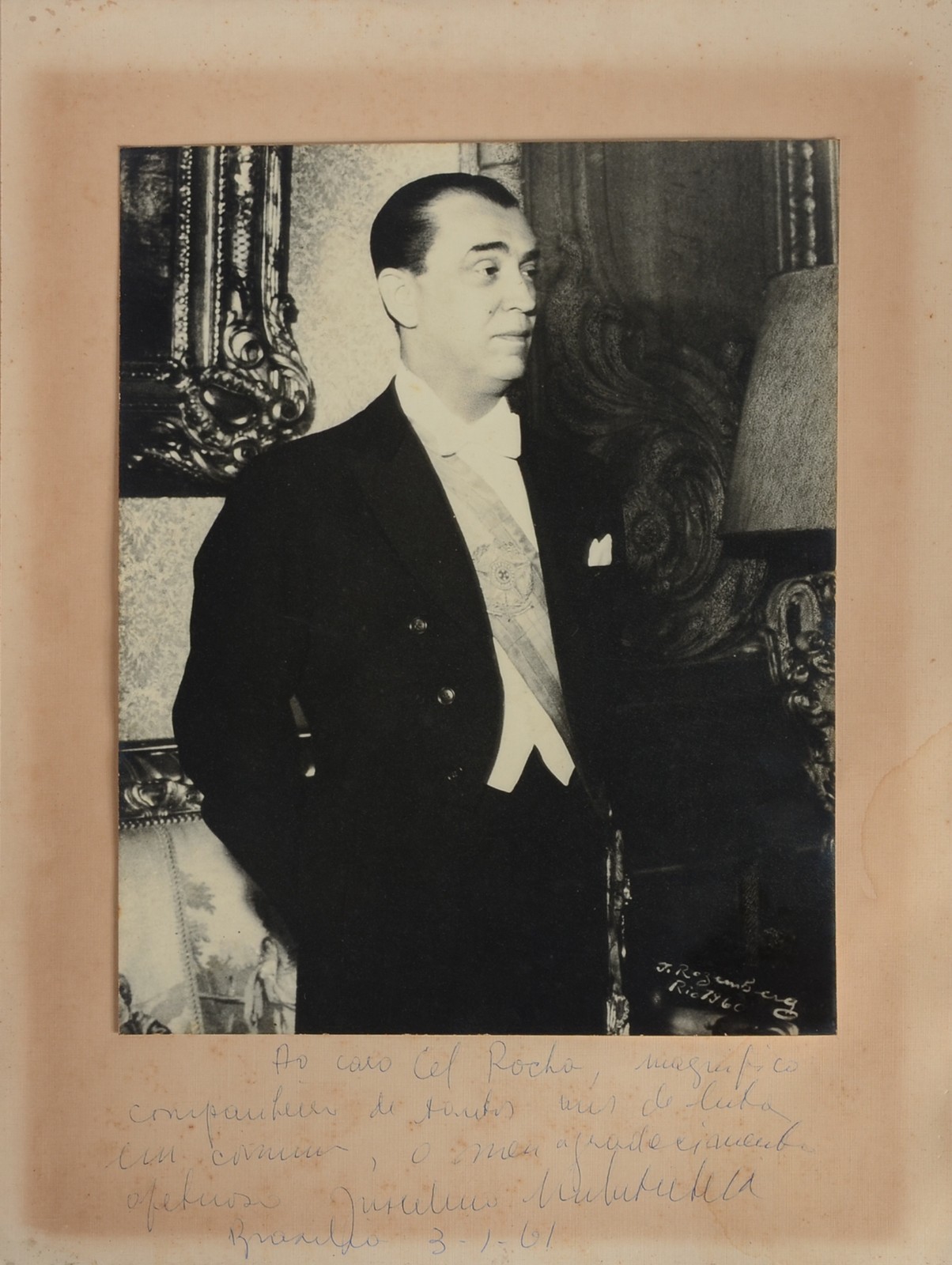Fotografia de Juscelino Kubistchek em porta retrato de metal, com... - foto 1 de 6