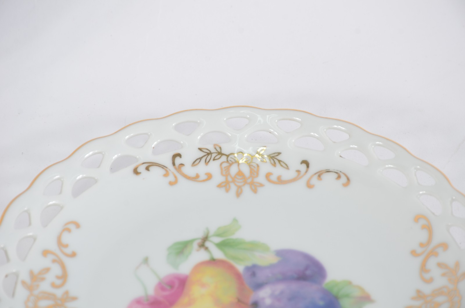 Conjunto com 11 pratos de sobremesa de porcelana alemã, bordas... - foto 5 de 10