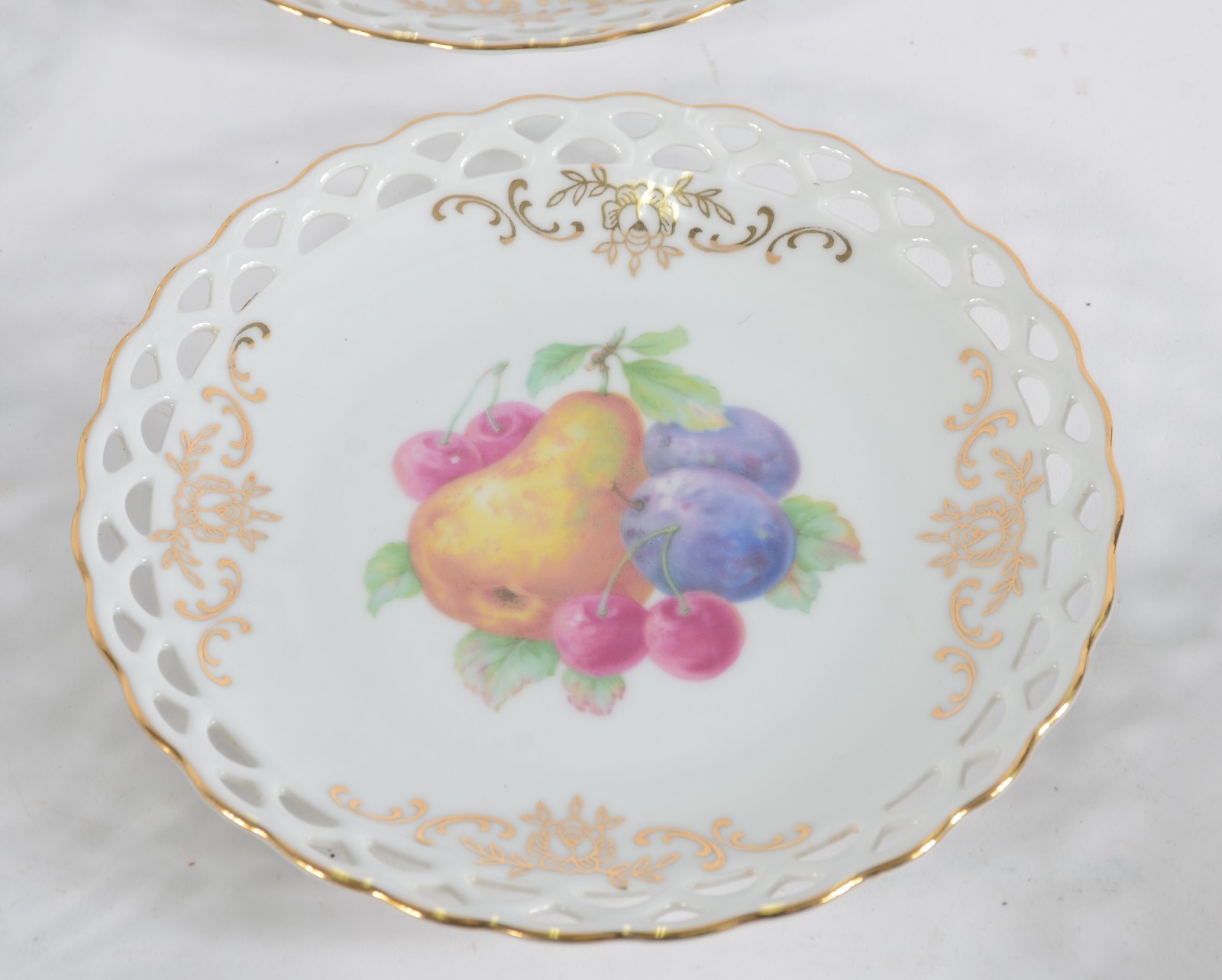 Conjunto com 11 pratos de sobremesa de porcelana alemã, bordas... - foto 6 de 10