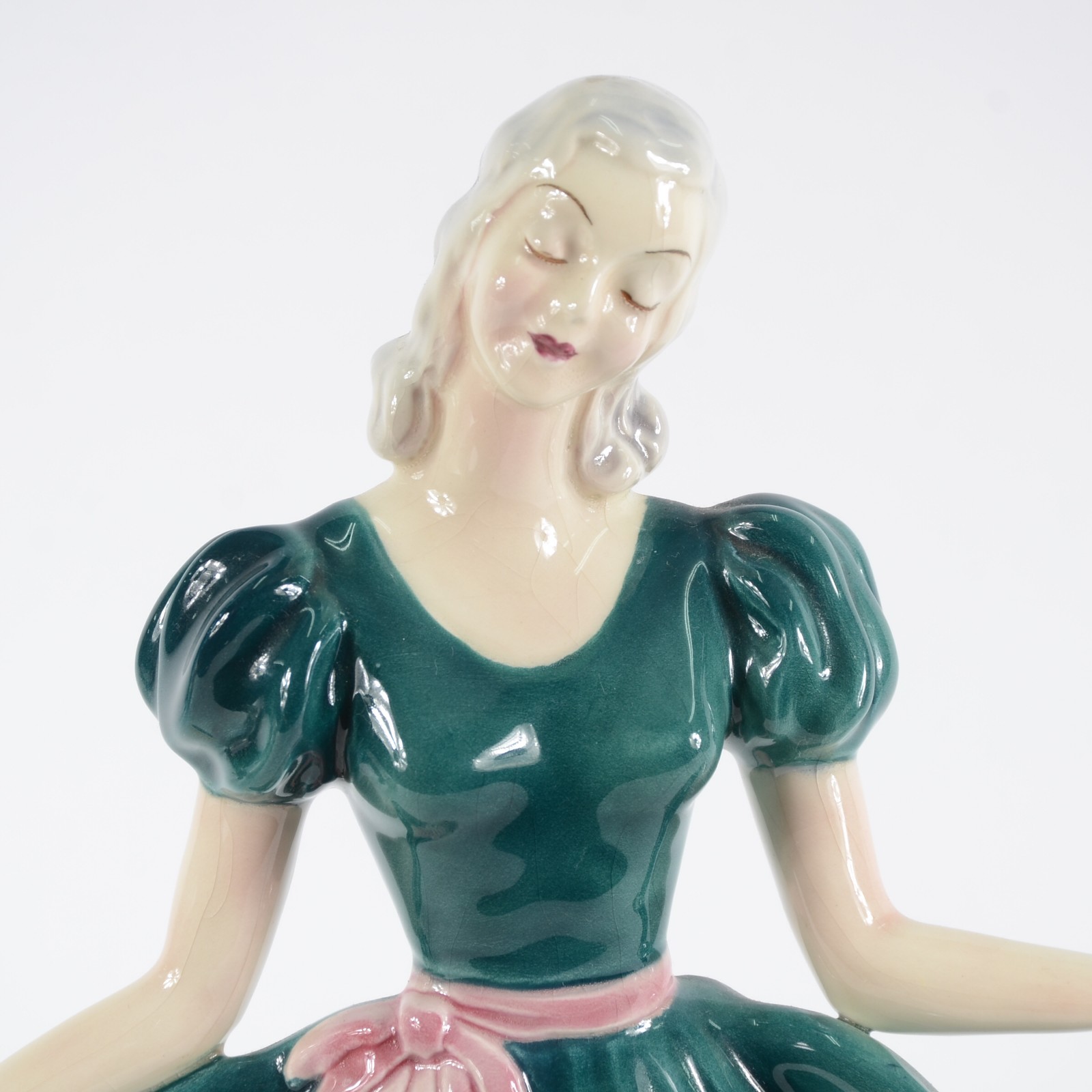 Escultura de porcelana americana policromada presentando figura... - foto 2 de 8