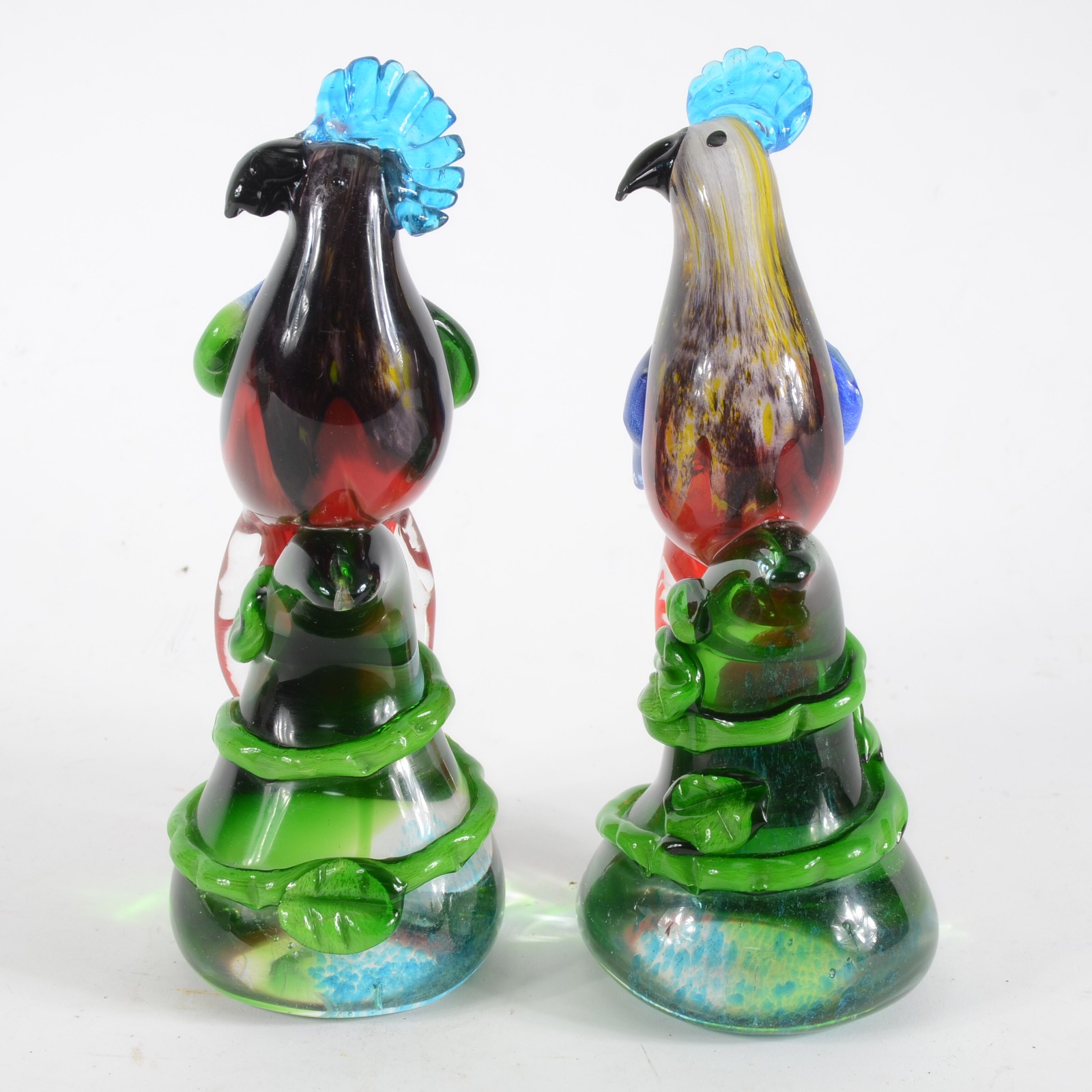 Duas esculturas de vidro policromado de Murano representando pássaros. - foto 1 de 6