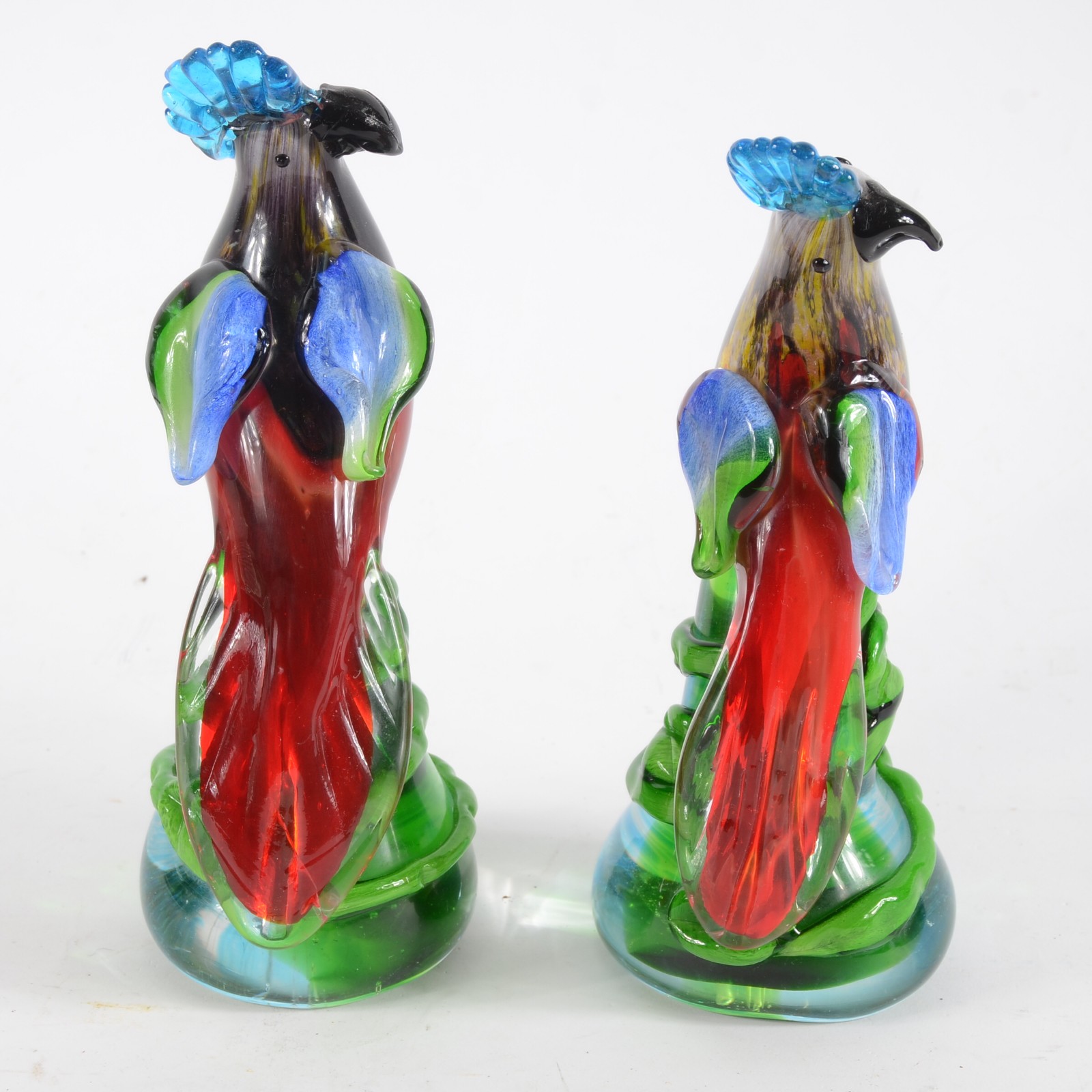 Duas esculturas de vidro policromado de Murano representando pássaros. - foto 4 de 6