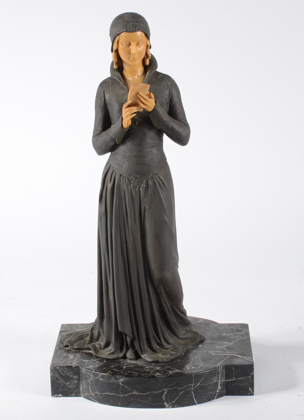 Figura feminina - foto 1 de 7