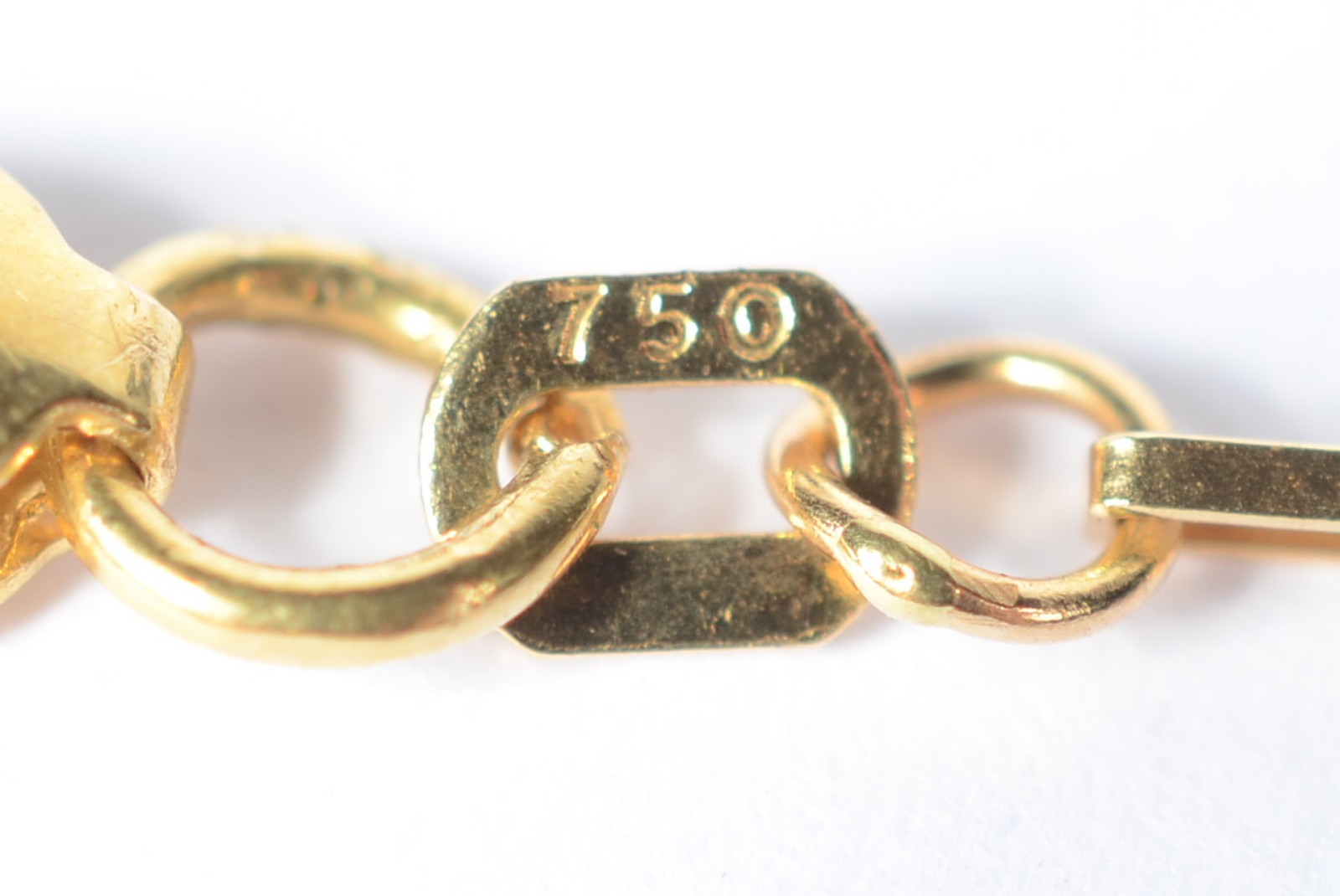 Colar de ouro amarelo 750 contrate. Feitio Élos, fecho Mosketão... - foto 3 de 5