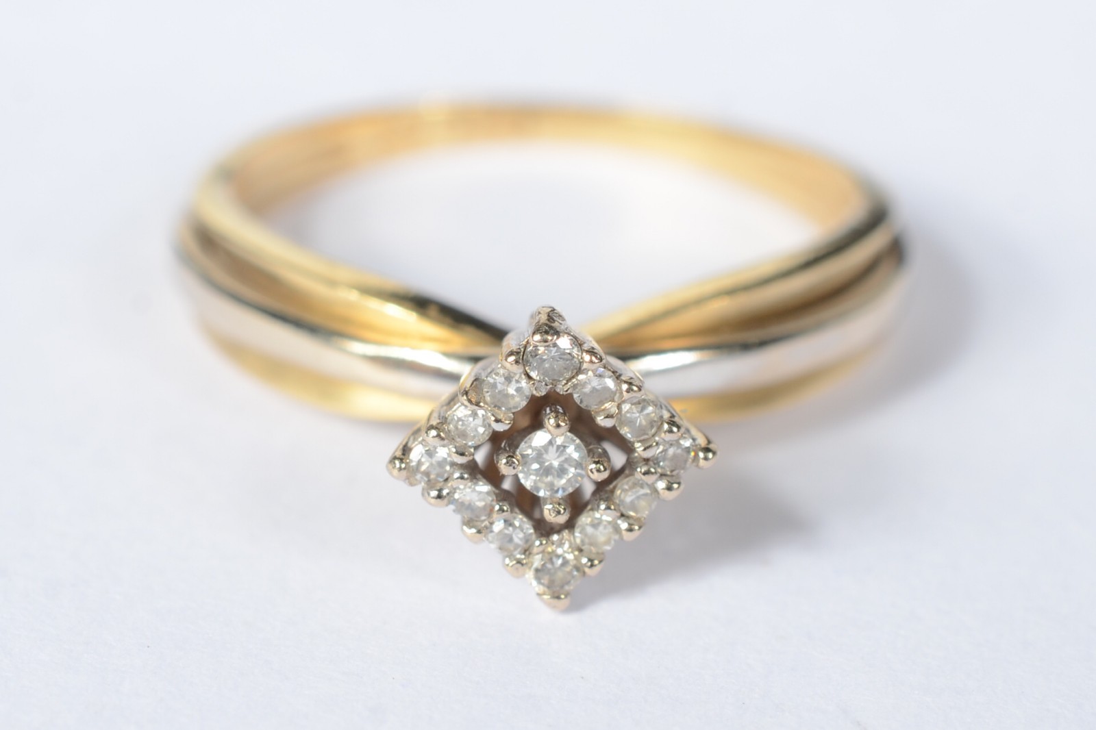 Anel de ouro amarelo modelo chuveiro 18k cravejado com mini... - foto 1 de 6